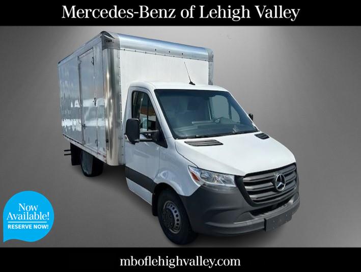 2024 Mercedes-Benz Sprinter Chassis Image 2 of 36
