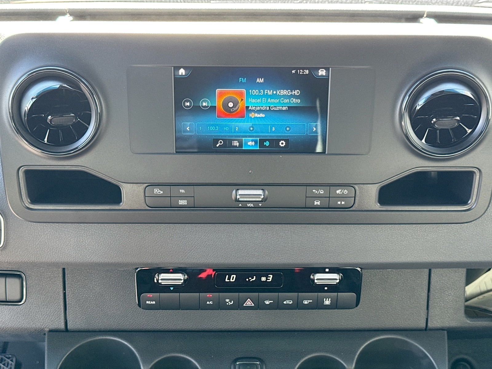 2024 Mercedes-Benz Sprinter Cargo Image 18 of 27