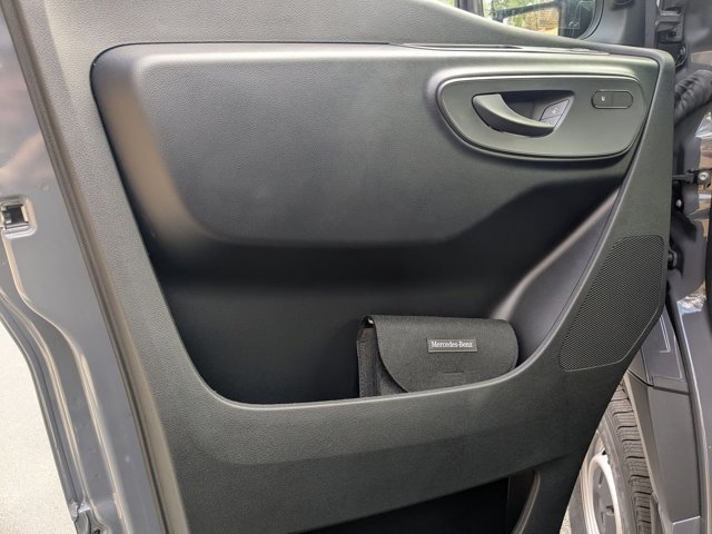 Vehicle image 13 of 42