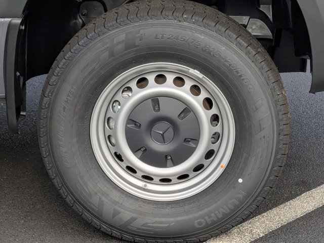 Vehicle image 11 of 42