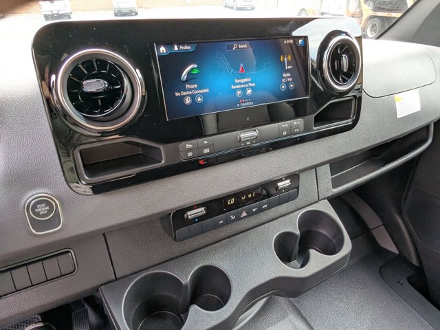 Vehicle image 29 of 42