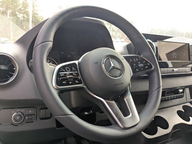 Vehicle image 18 of 42