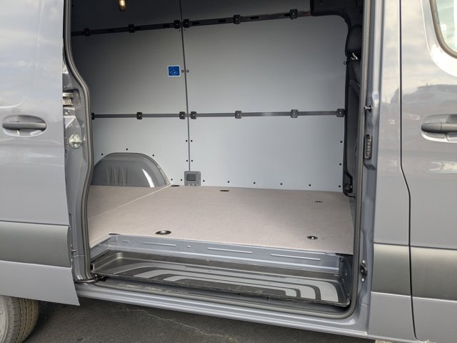 Vehicle image 35 of 42