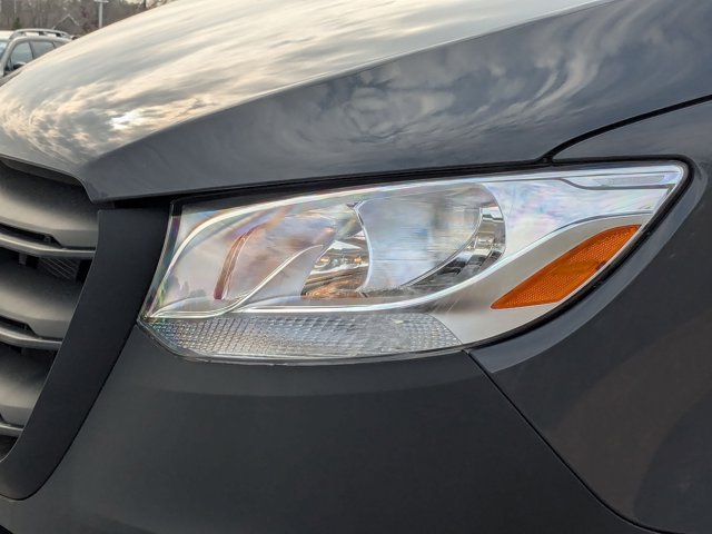 Vehicle image 10 of 42