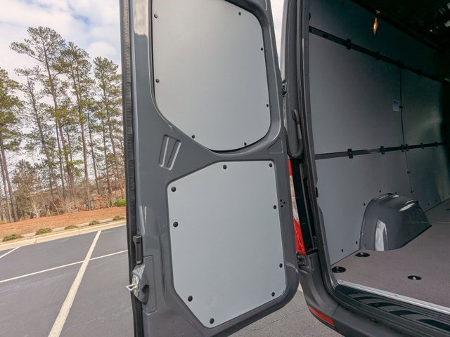 Vehicle image 31 of 42