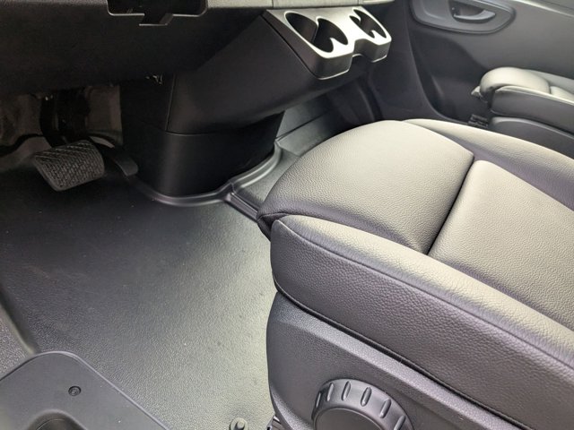 Vehicle image 16 of 42