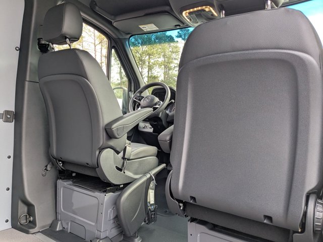 Vehicle image 37 of 42