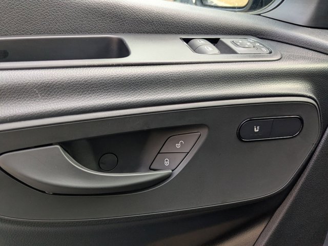 Vehicle image 14 of 42