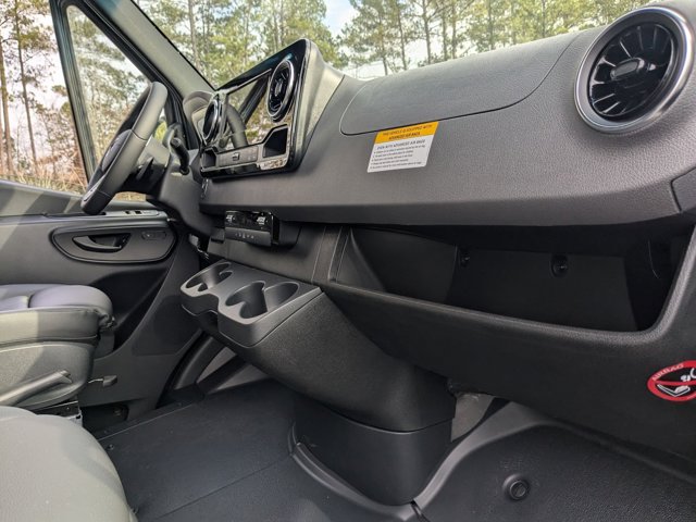 Vehicle image 39 of 42