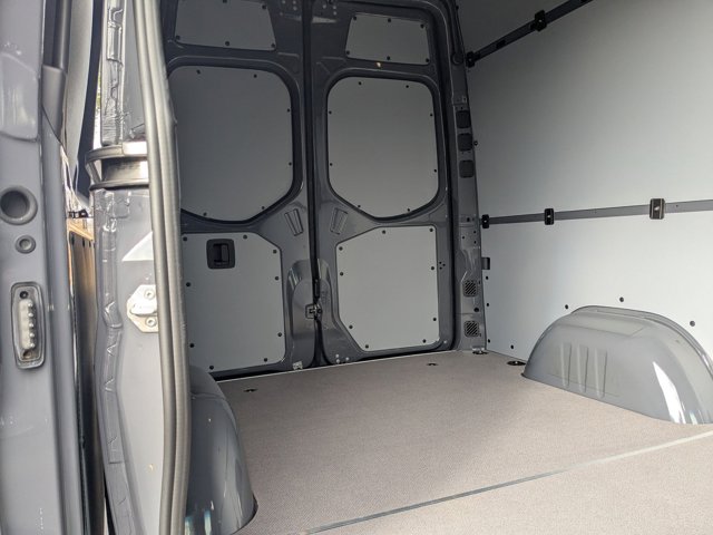 Vehicle image 36 of 42