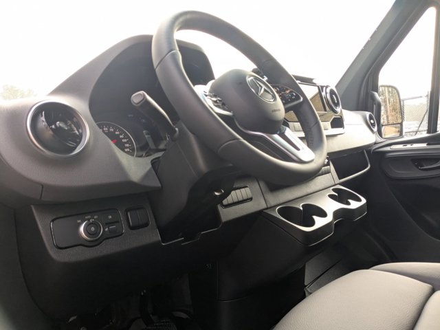 Vehicle image 17 of 42