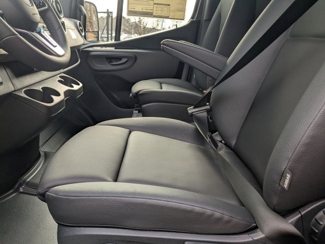 Vehicle image 15 of 42