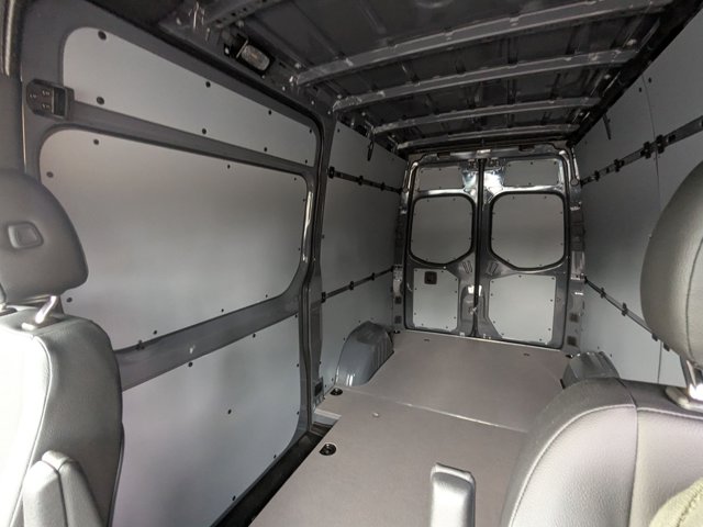 Vehicle image 27 of 38