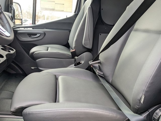 Vehicle image 14 of 38