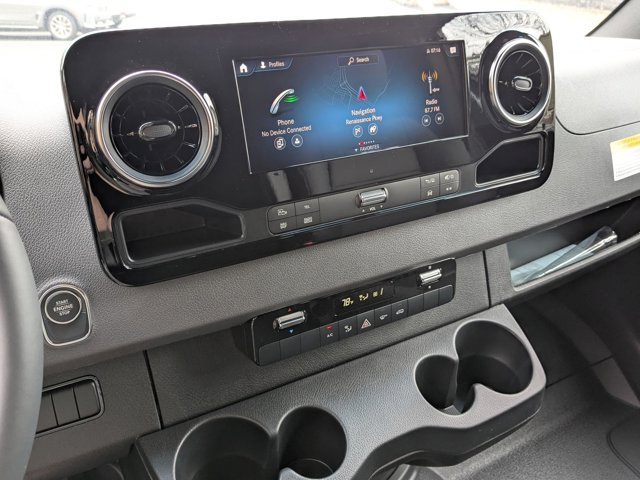 Vehicle image 29 of 38
