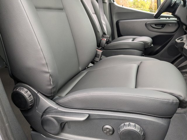 Vehicle image 34 of 38