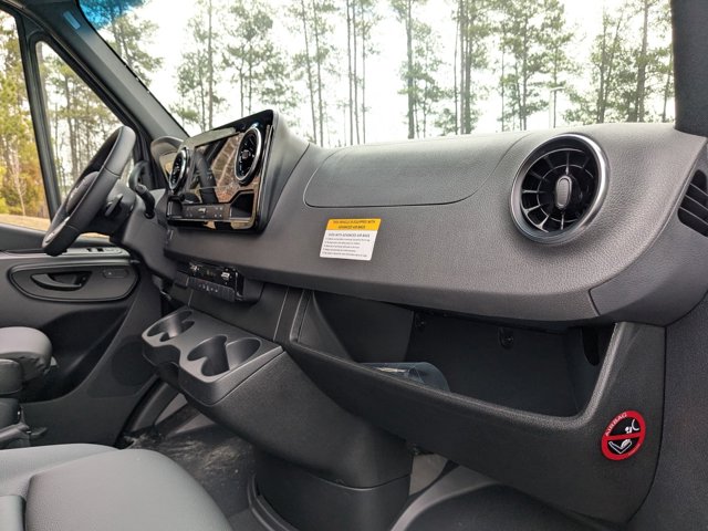 Vehicle image 35 of 38