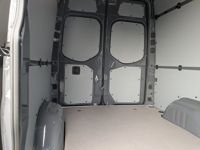 Vehicle image 32 of 38