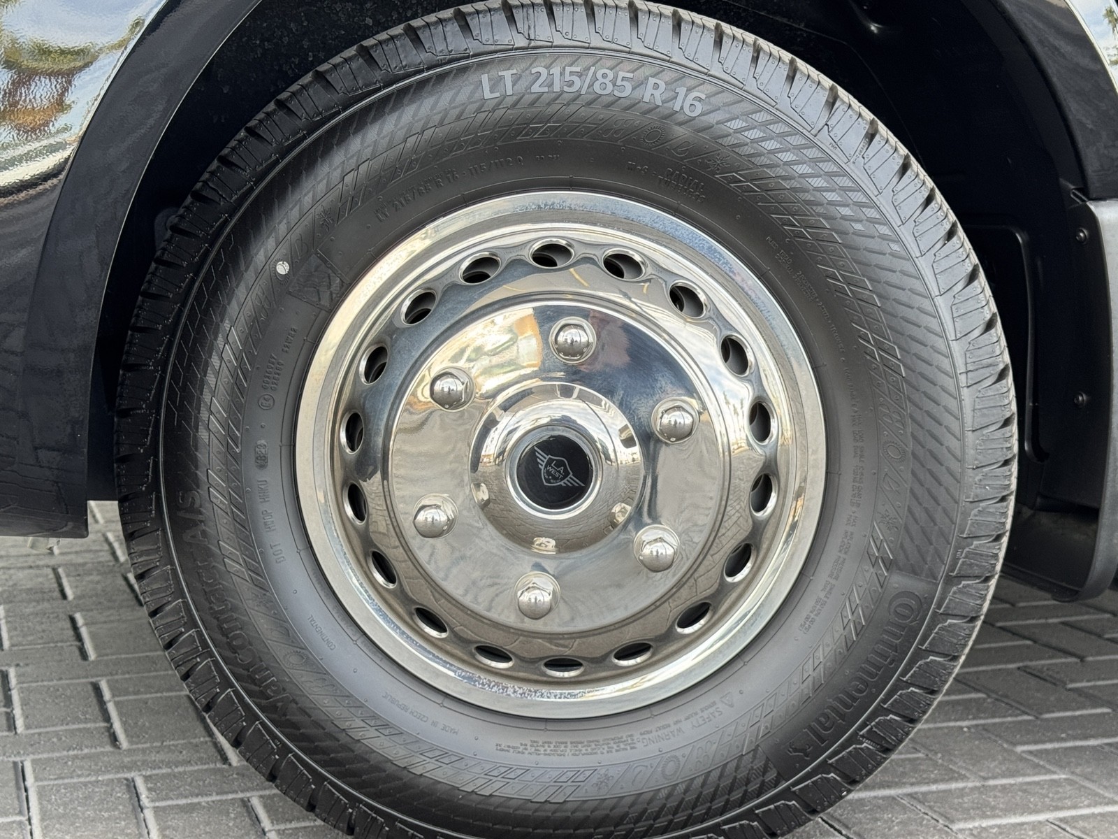 Vehicle image 23 of 31