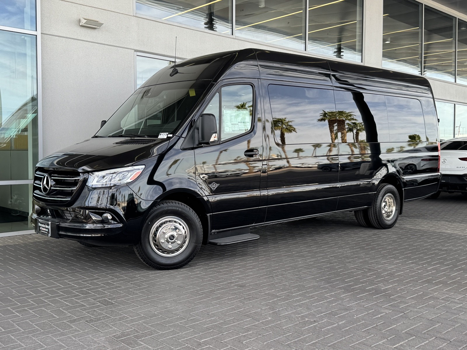 Vehicle image 2 of 31