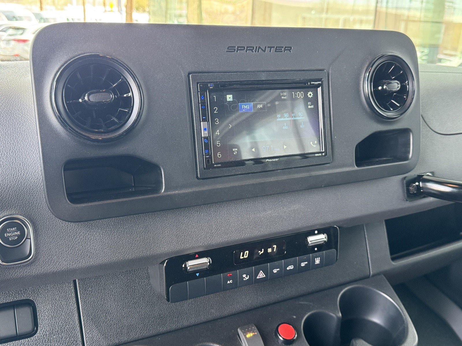 Vehicle image 29 of 31