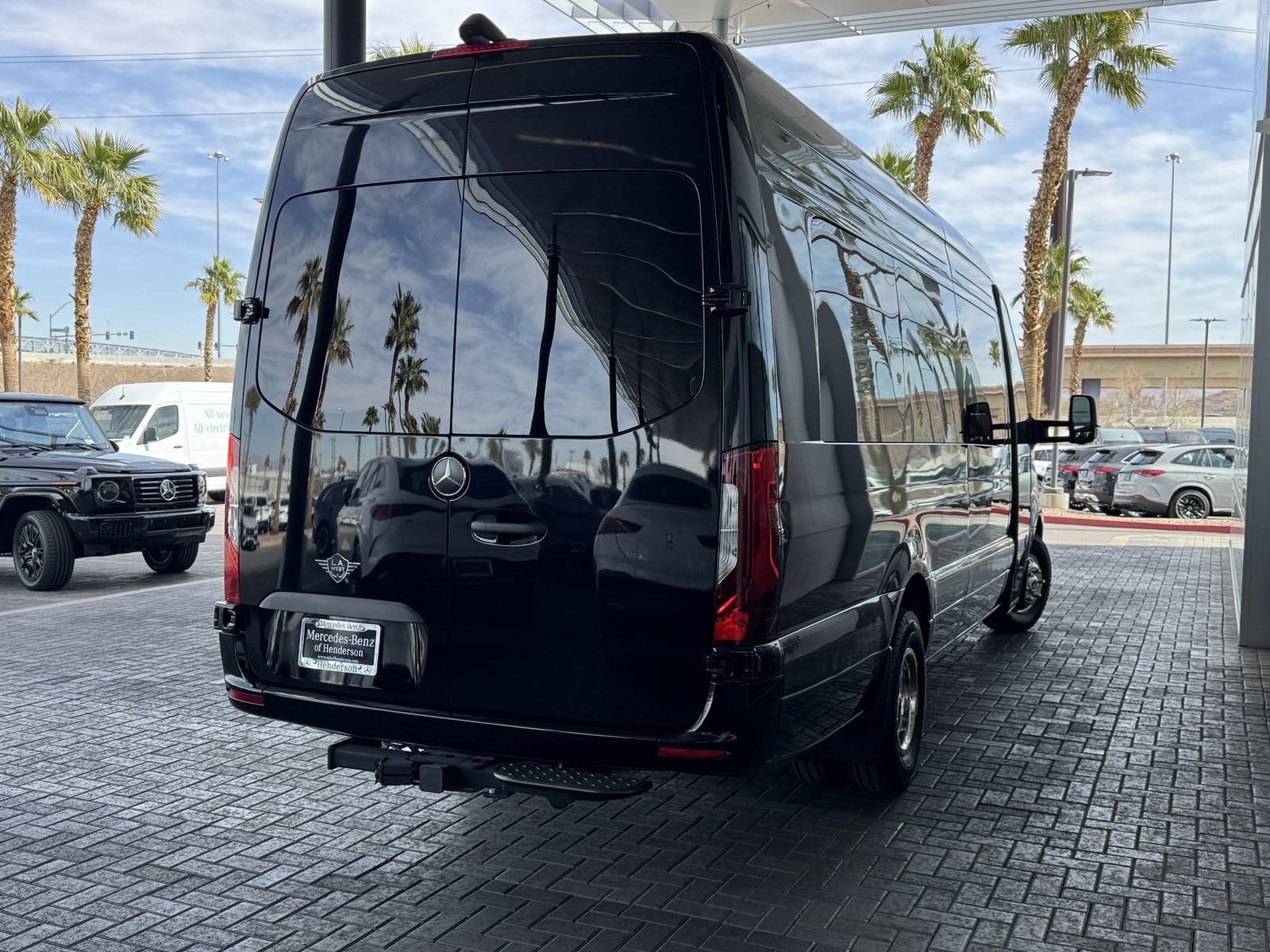 Vehicle image 4 of 31