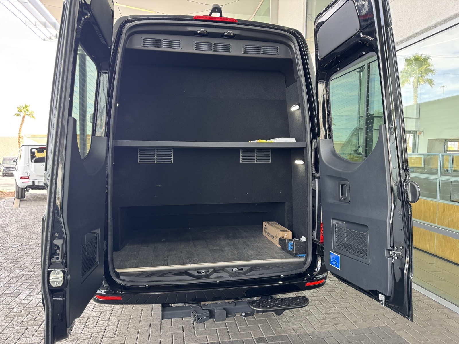 Vehicle image 20 of 31