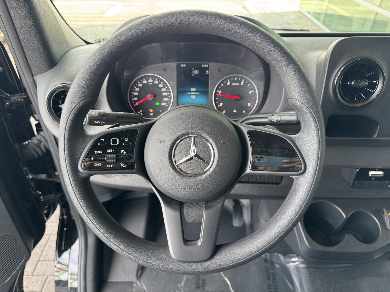 Vehicle image 27 of 31