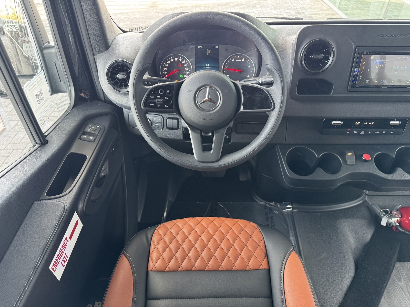 Vehicle image 8 of 31