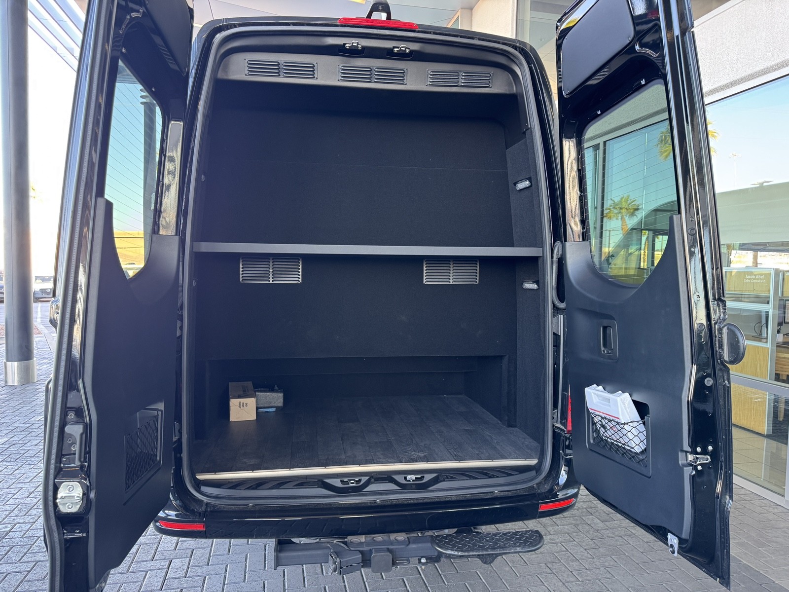 Vehicle image 21 of 34