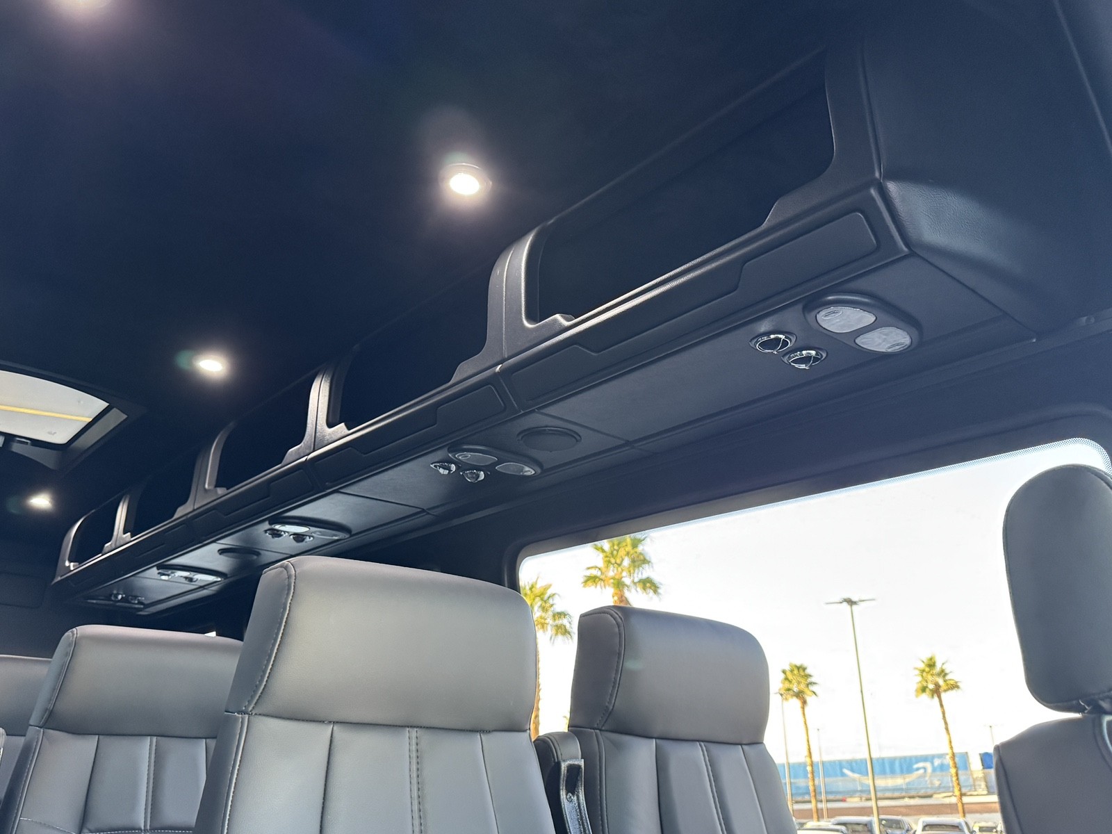 Vehicle image 17 of 34