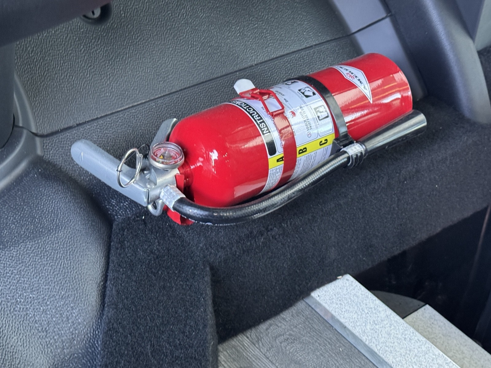 Vehicle image 31 of 34