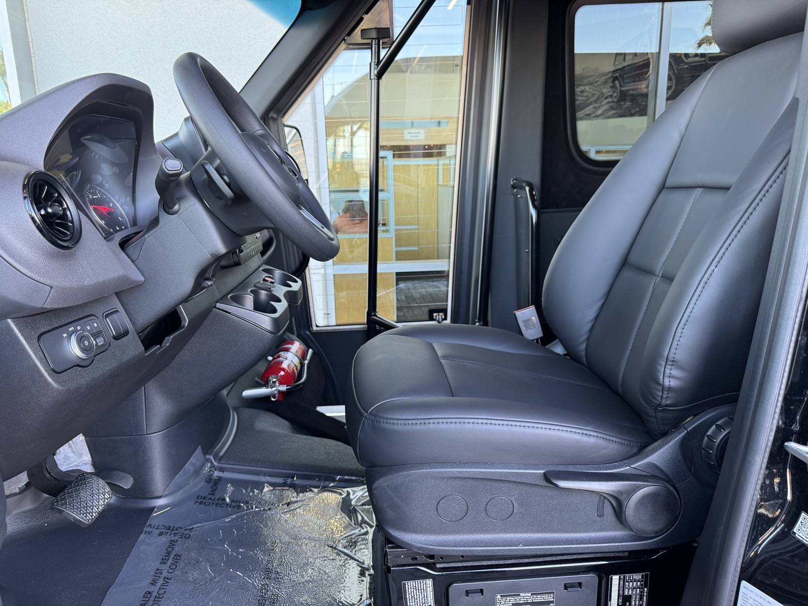 Vehicle image 27 of 34
