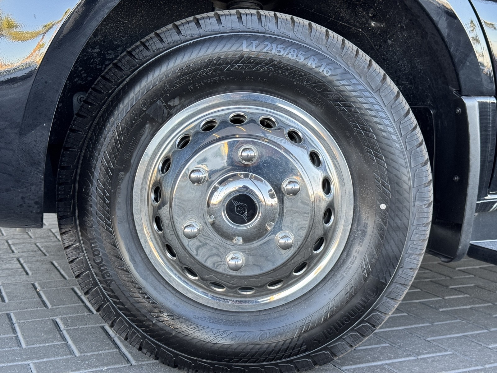 Vehicle image 24 of 34