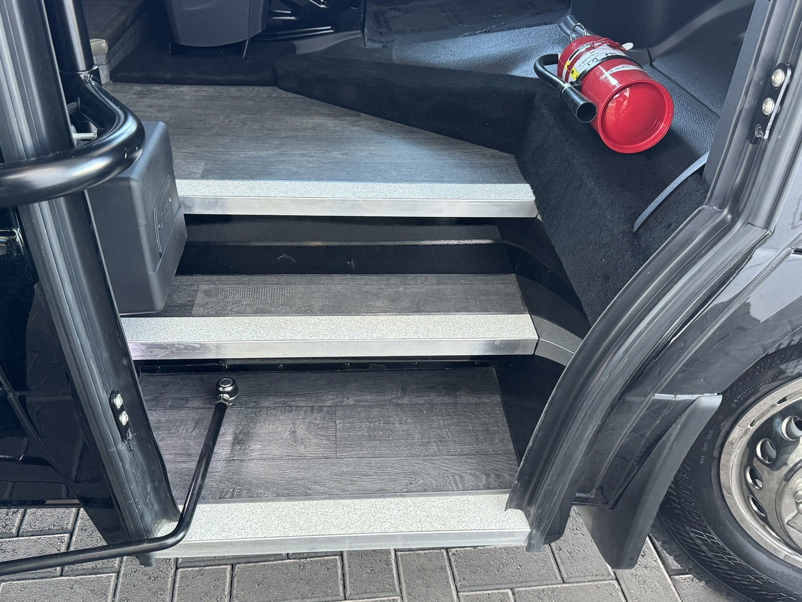 Vehicle image 11 of 34