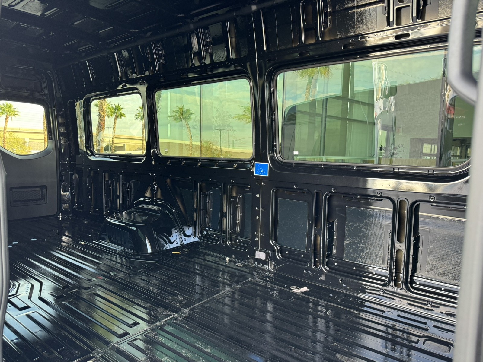 Vehicle image 11 of 27