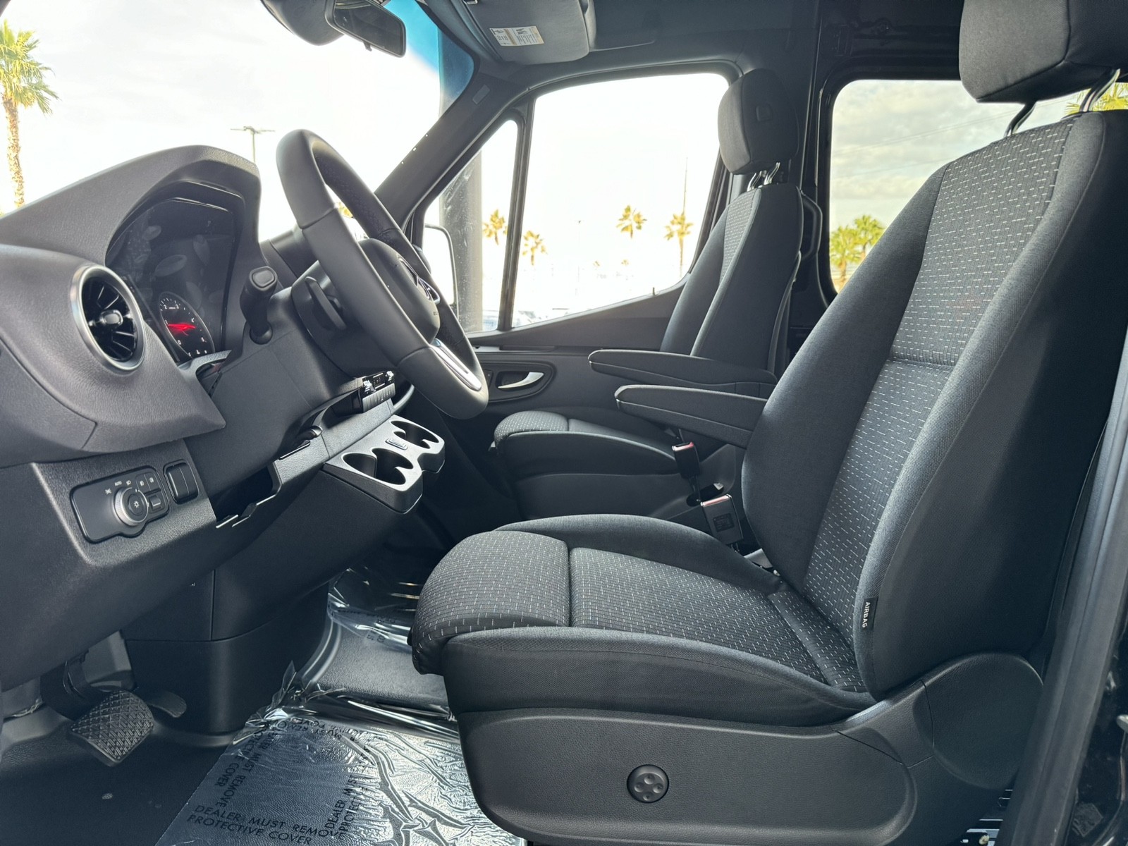 Vehicle image 21 of 27