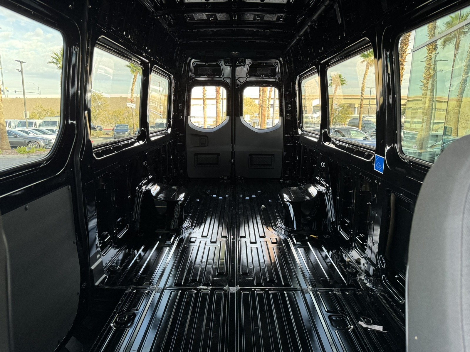 Vehicle image 13 of 27