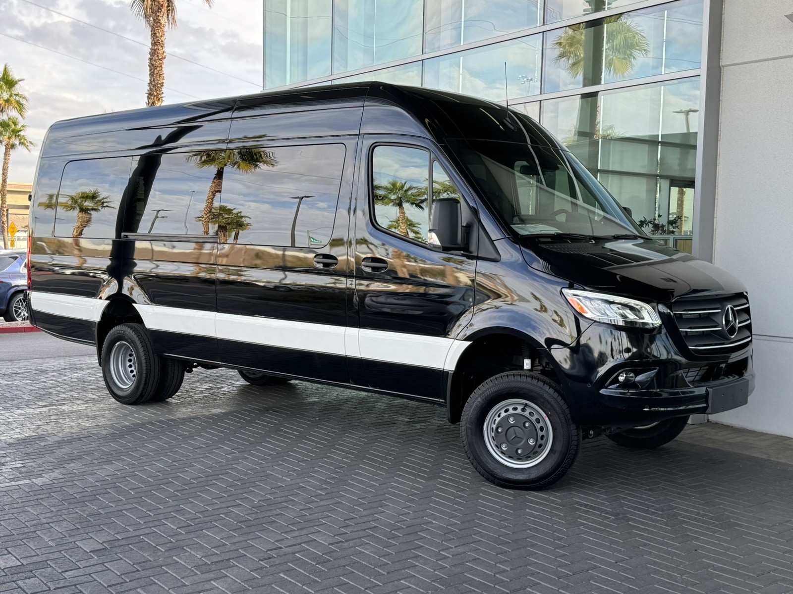 Vehicle image 3 of 27