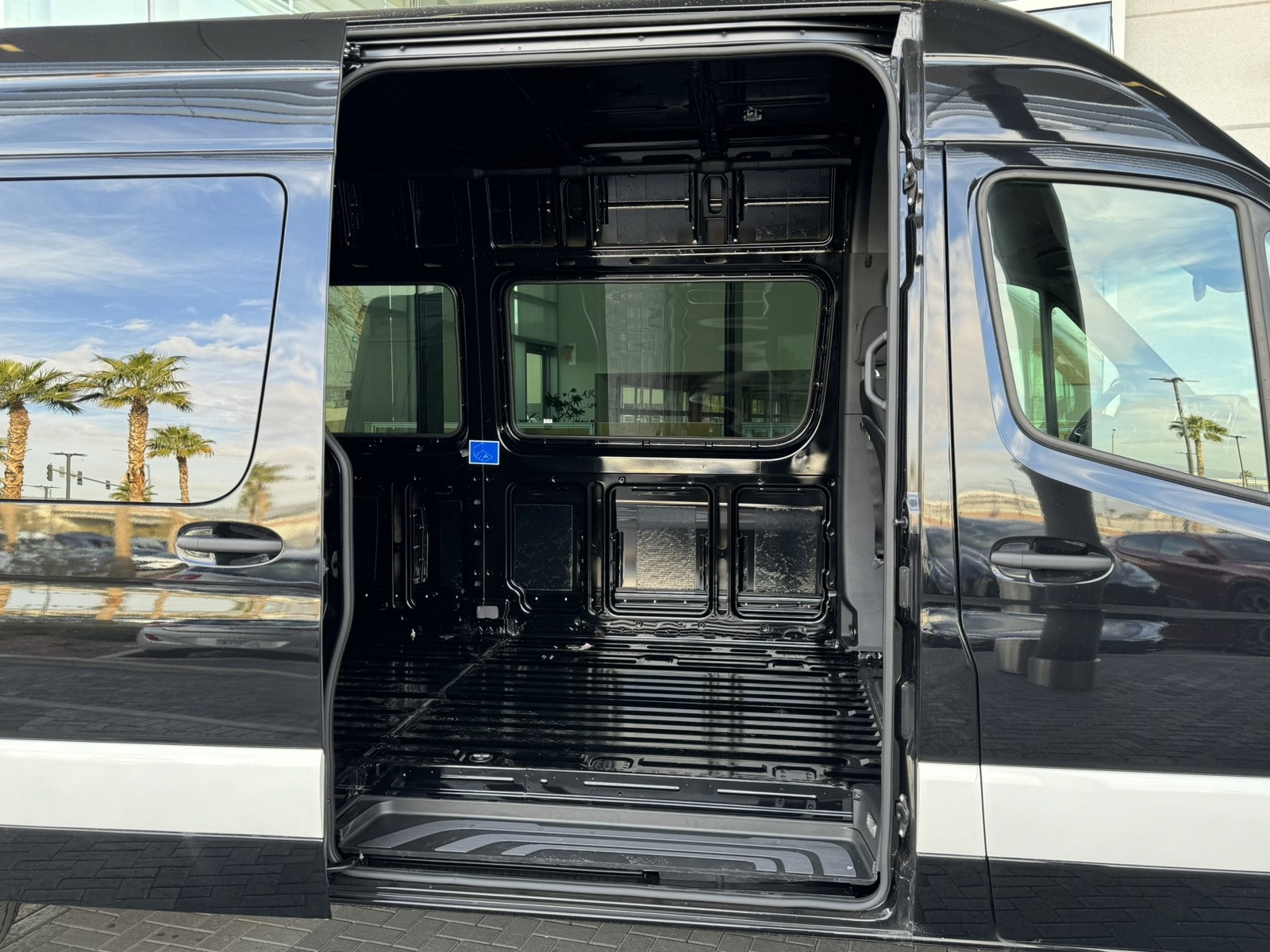 Vehicle image 10 of 27