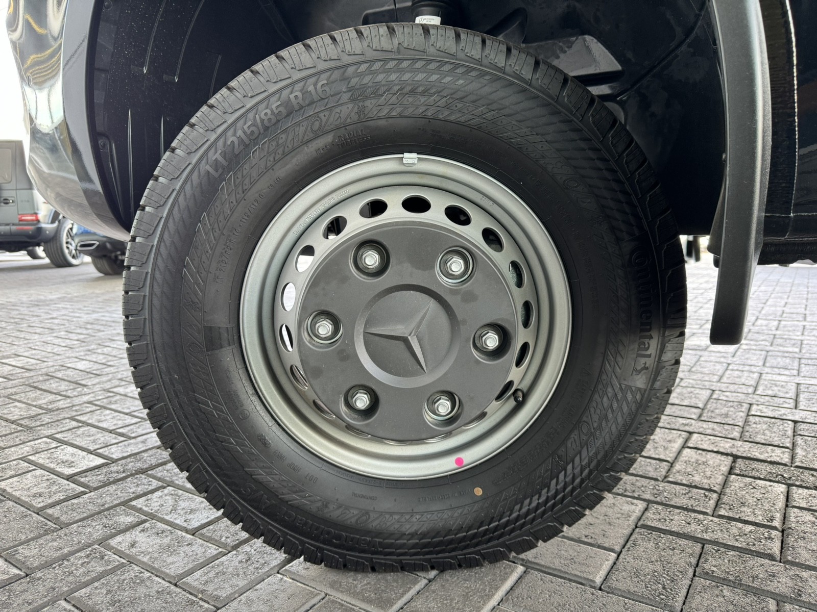 Vehicle image 18 of 27