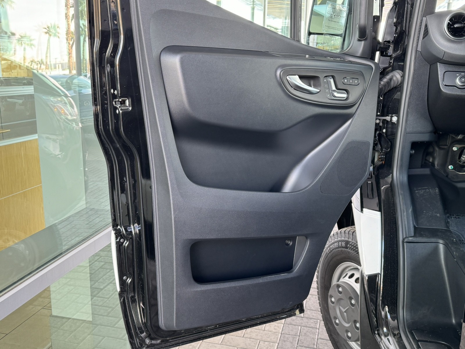 Vehicle image 26 of 27