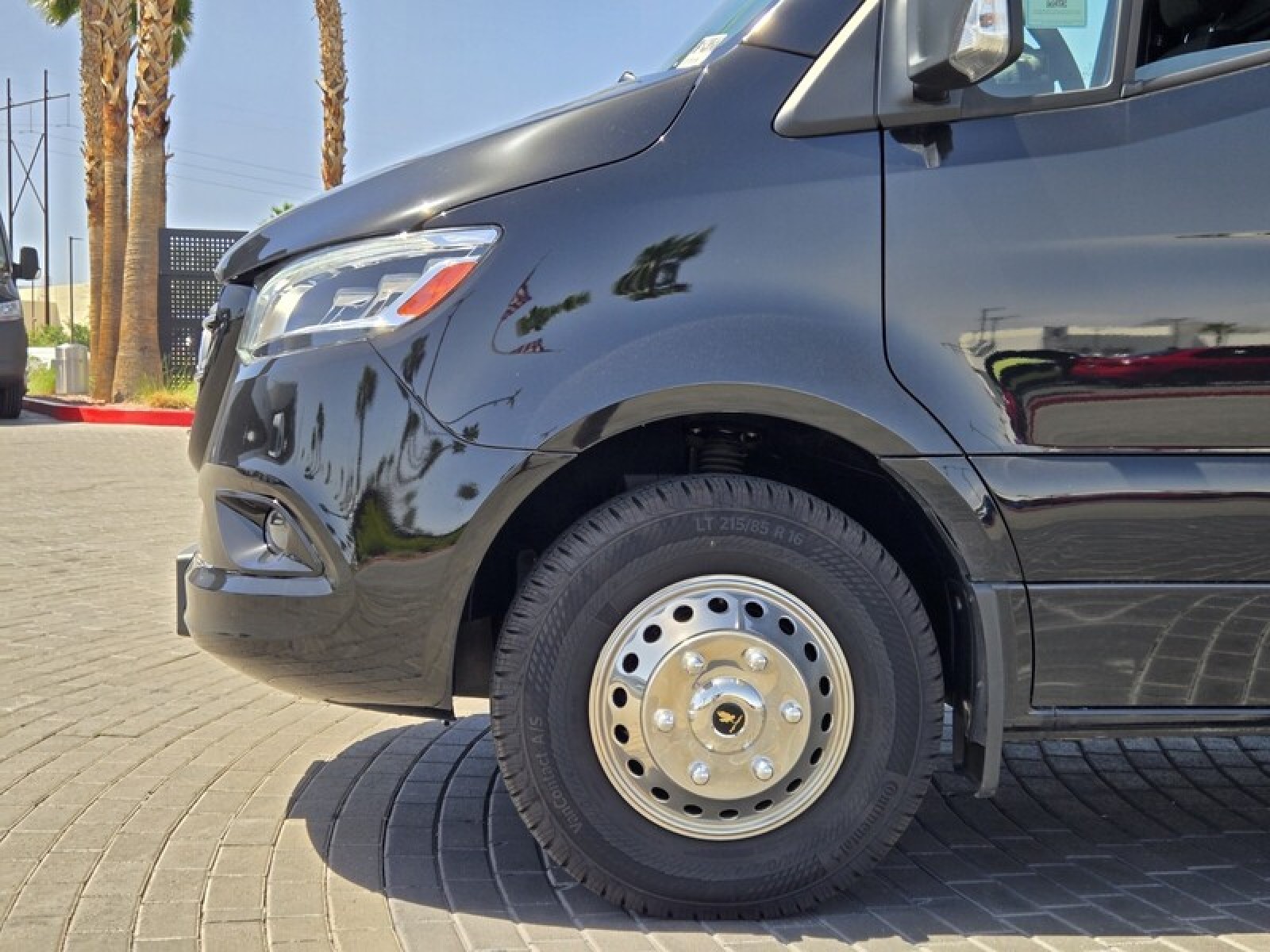 Vehicle image 10 of 37