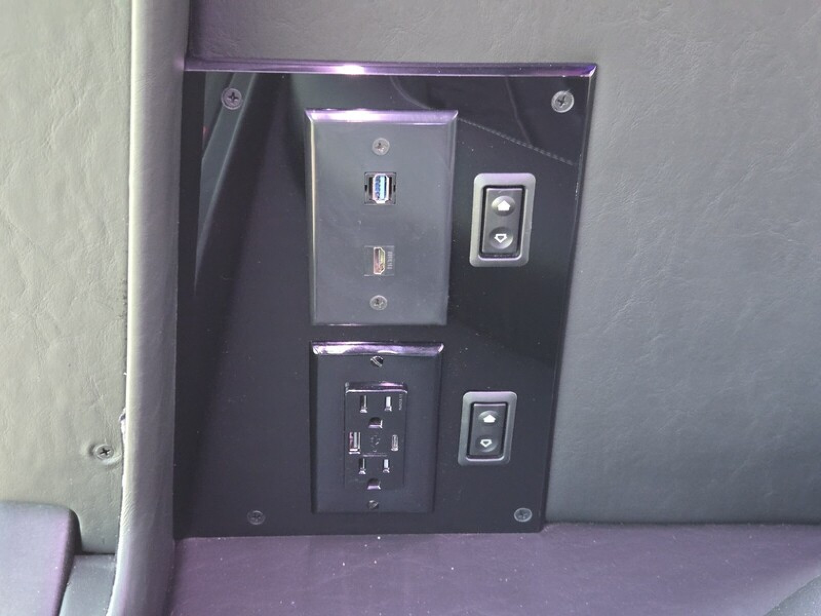 Vehicle image 22 of 37