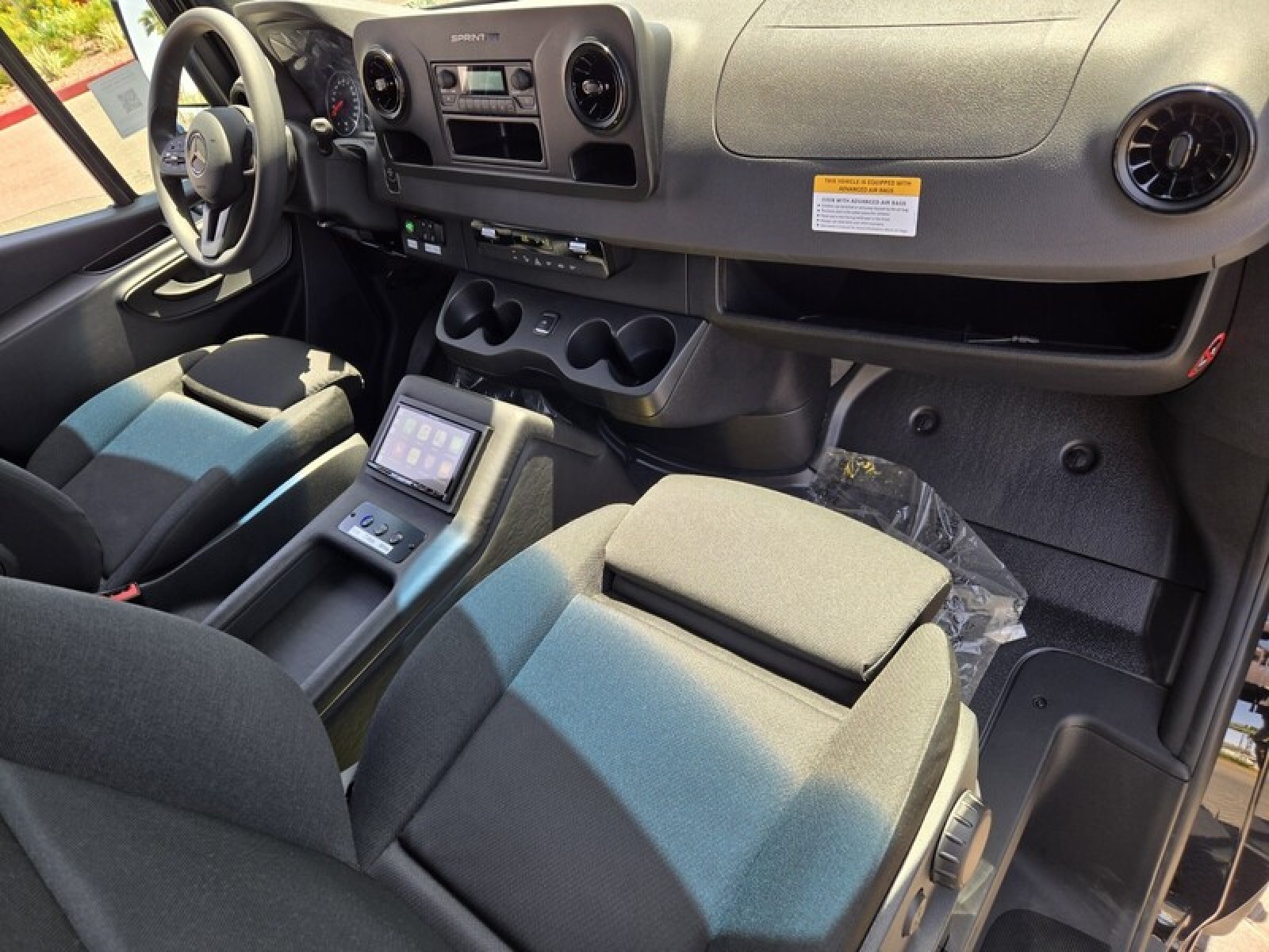 Vehicle image 25 of 37