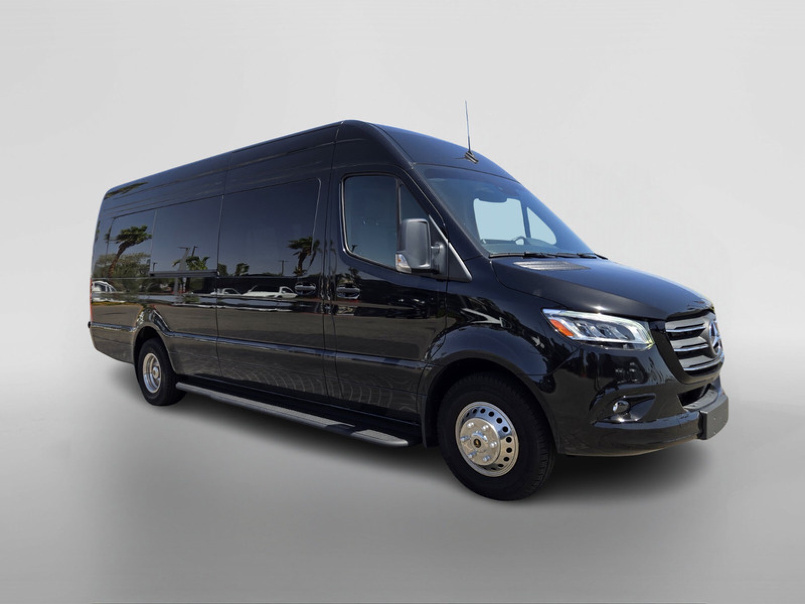 Vehicle image 4 of 37