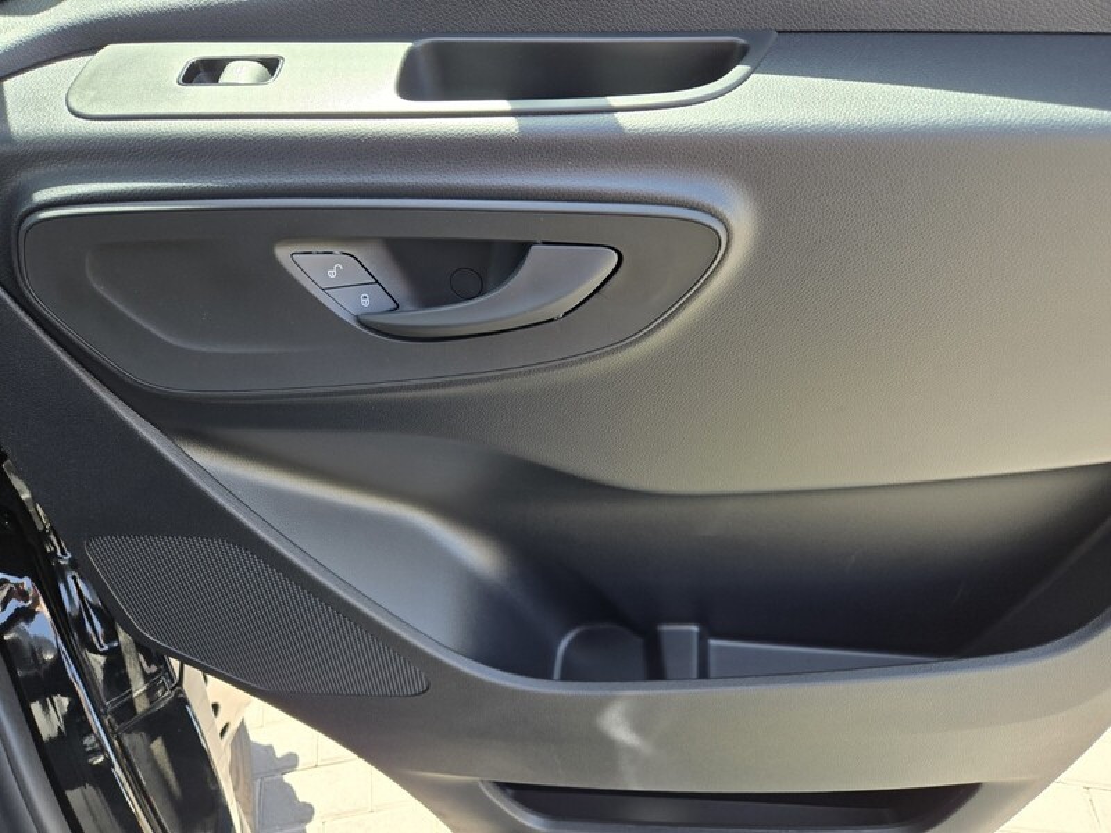Vehicle image 26 of 37