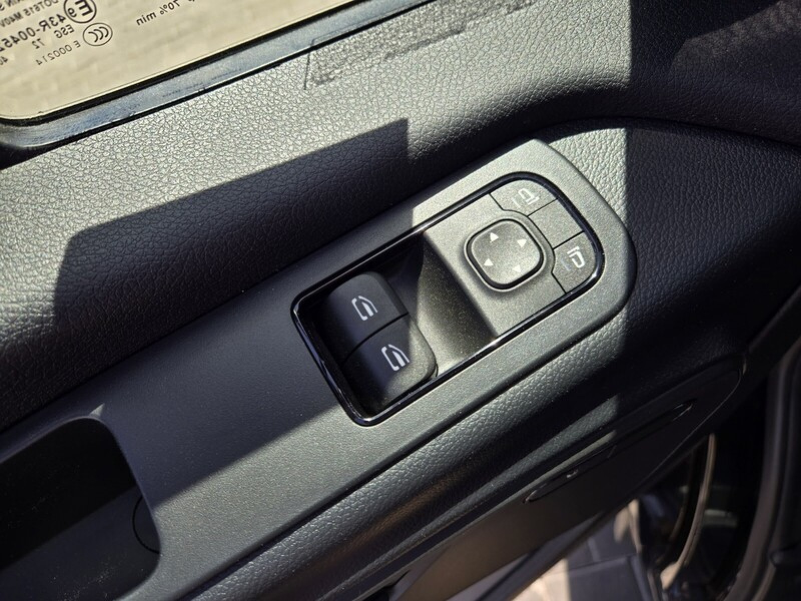 Vehicle image 28 of 37