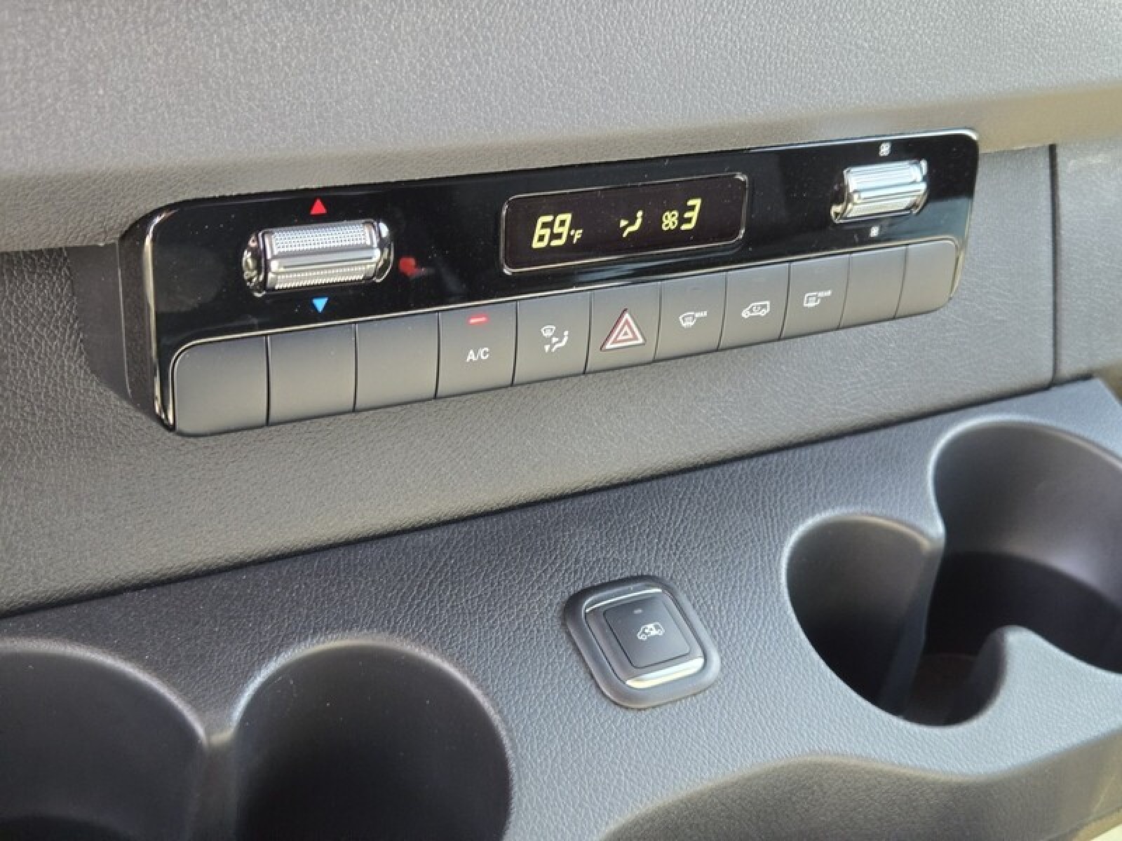 Vehicle image 33 of 37