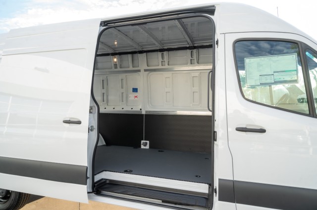 Vehicle image 10 of 20